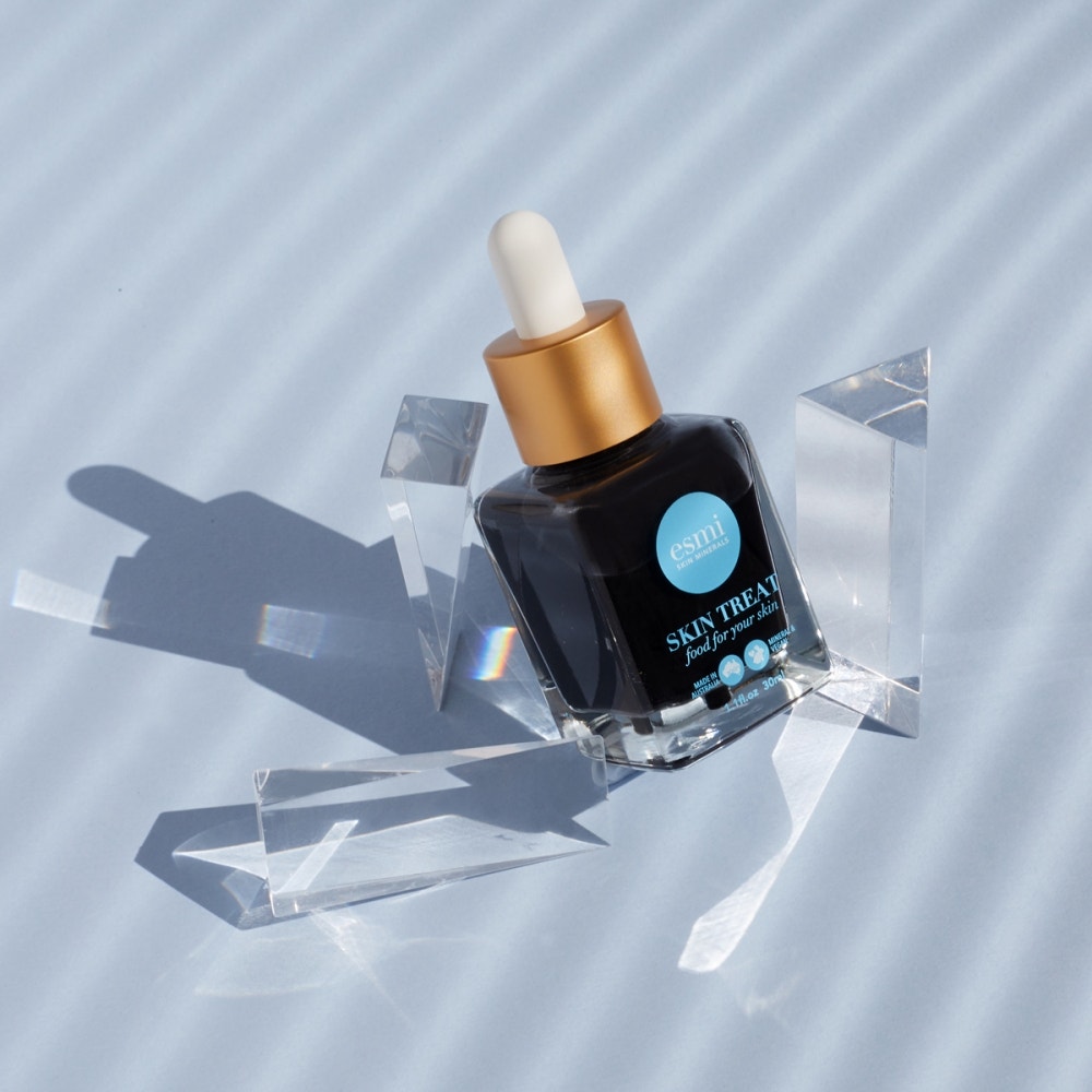 Esmi Detoxifying Exfoliating Charcoal Serum