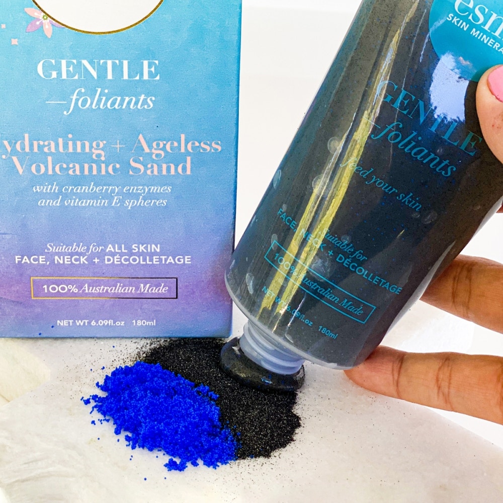Esmi Hydrating and Ageless Volcanic Sand Gentle-Foliant